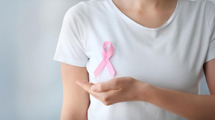 Manejo de efeitos adversos do SG no câncer de mama triplo negativo metastático