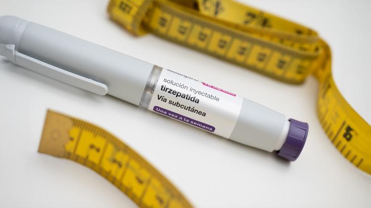 Eficácia da perda de peso com tirzepatida comparada a placebo e análogos de GLP-1