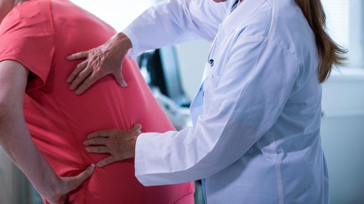 Qual a relação temporal entre as espondiloartrites e as DII?