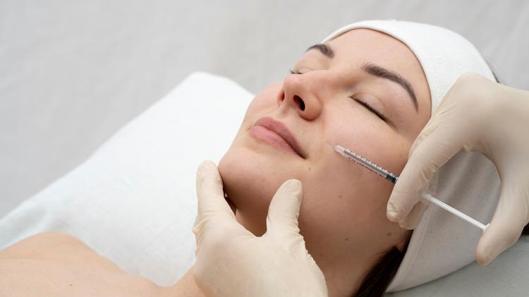 Anvisa alerta sobre o uso inadequado de preenchedores dérmicos