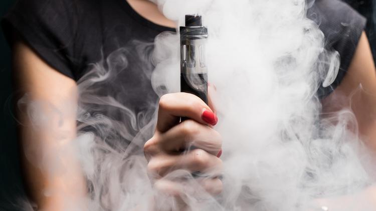 Cigarro eletrônico está mais prevalente entre estudantes de 13 a 17 anos