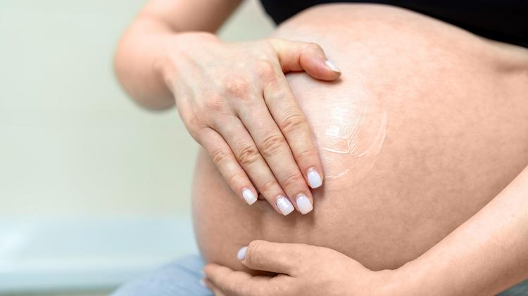 Dermatite atópica na gravidez: revisão sistemática aponta desafios e cuidados