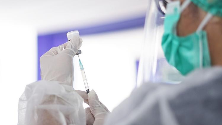 Vacina experimental contra melanoma reduz risco de recidiva