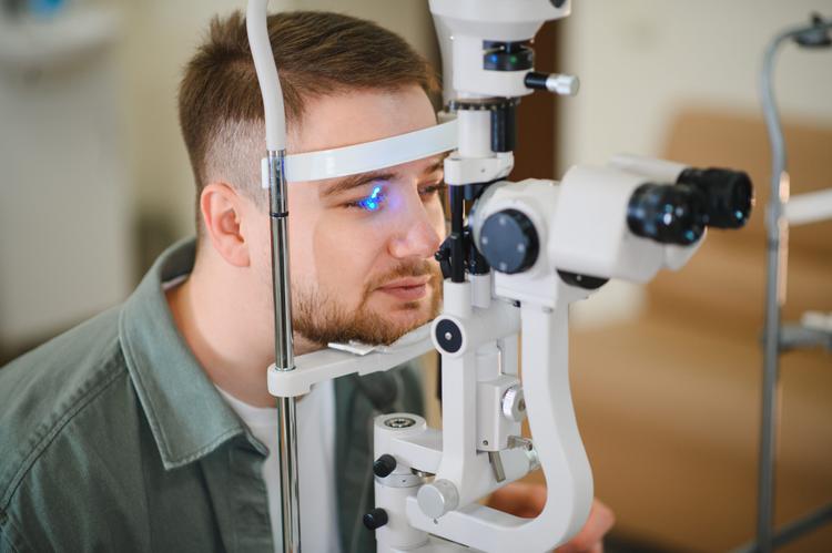 Terapia optogenética pode melhorar sensibilidade à luz na retinite pigmentosa